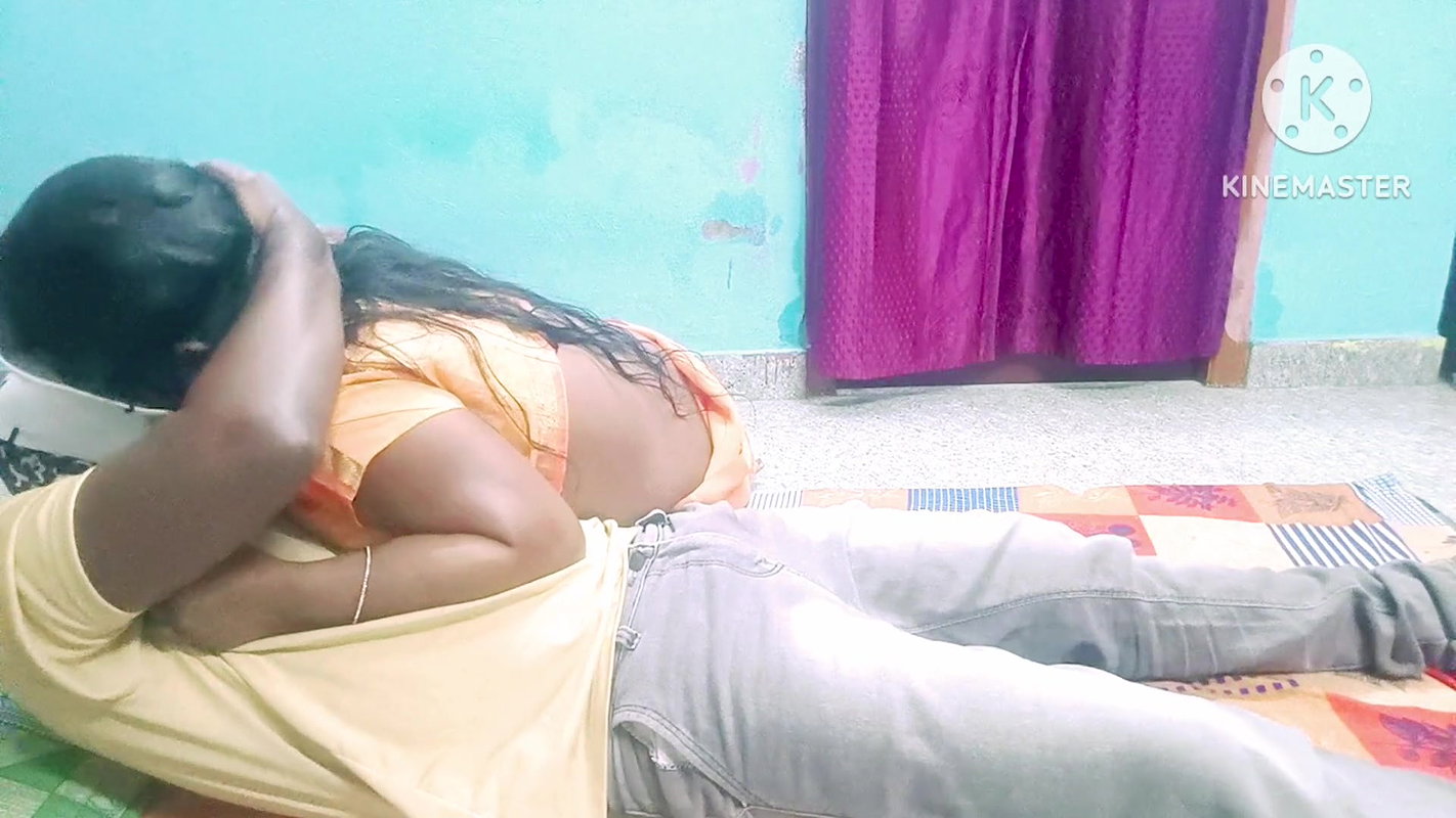 An Insatiable Sexy Stepmother’s Lustful Feelings Turn to Her Young Stepson