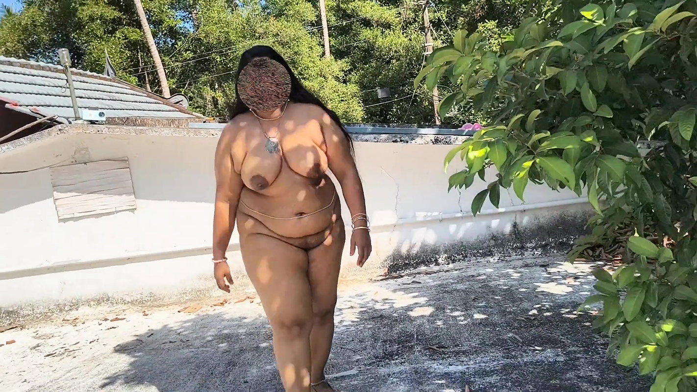 Desi Beauty in Skirt and White Getting Nude