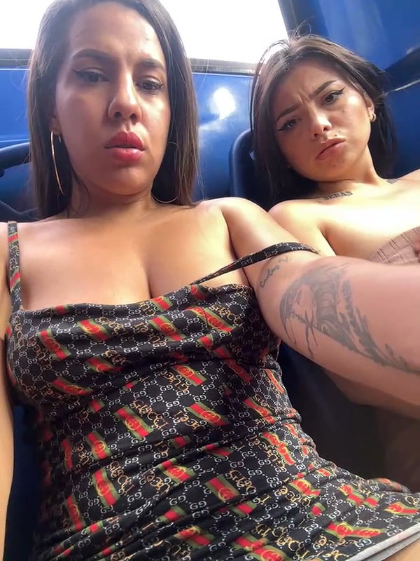 Nalgonasex_ 62 both girls hot squirting in public bus1