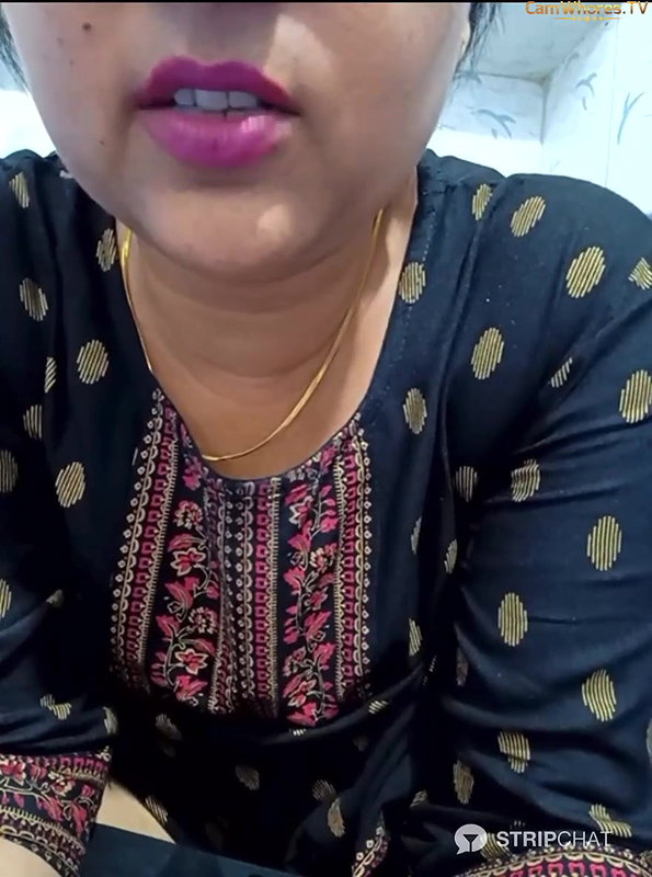 Indianqueen13 3 private show toilet pee show