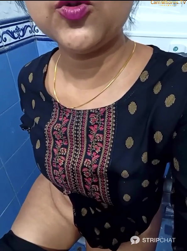 Indianqueen13 3 private show toilet pee show