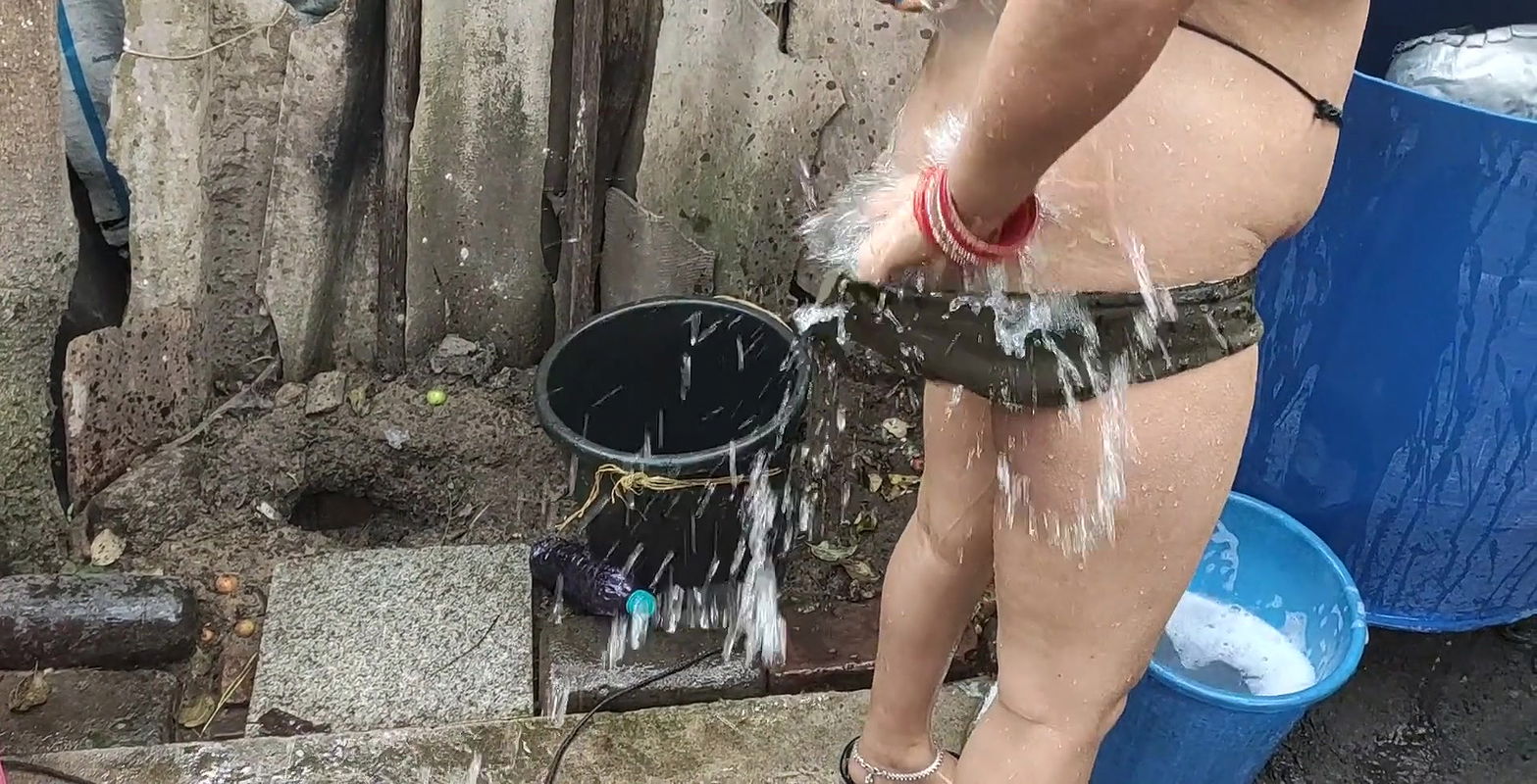 Hot bhabhi ki chuchi kaun dekha