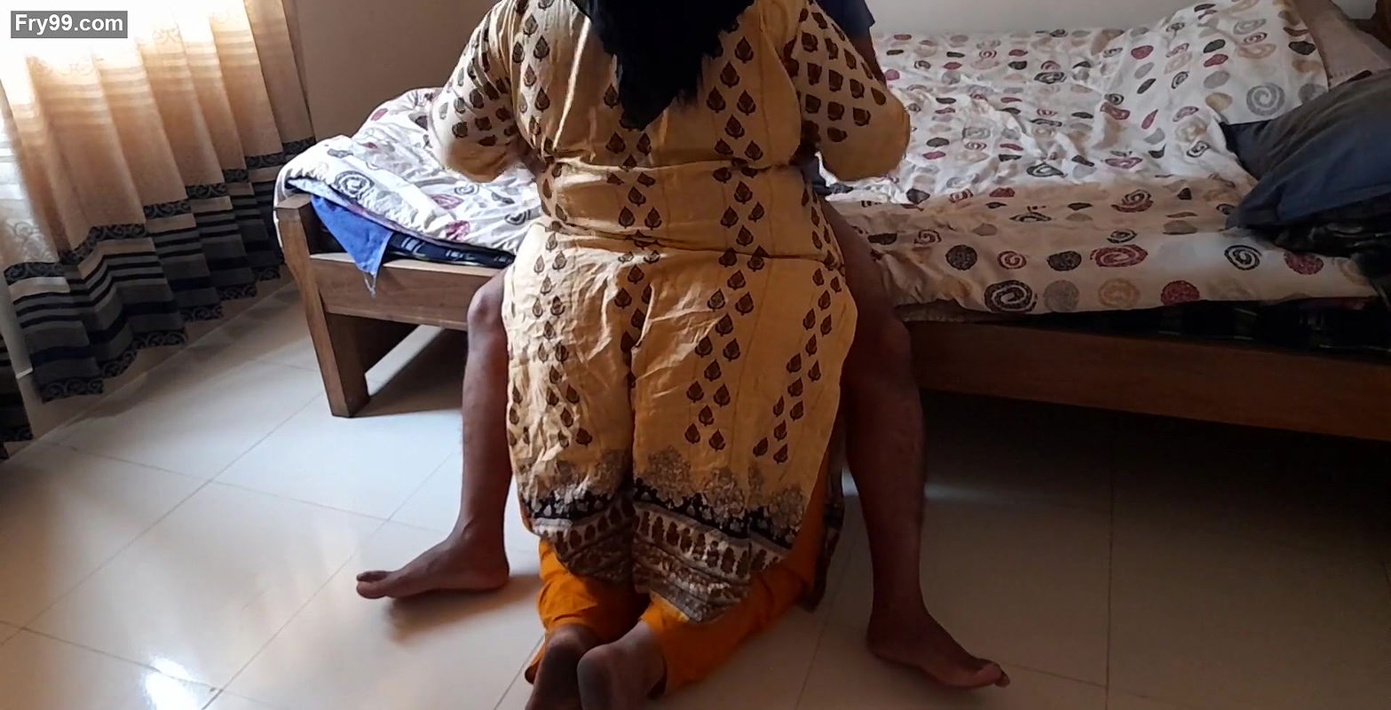 Hot Priya Aunty kam wali ke sath kya Kand – Priya aunty fucked a guy while he was masturbating (Indian sex)