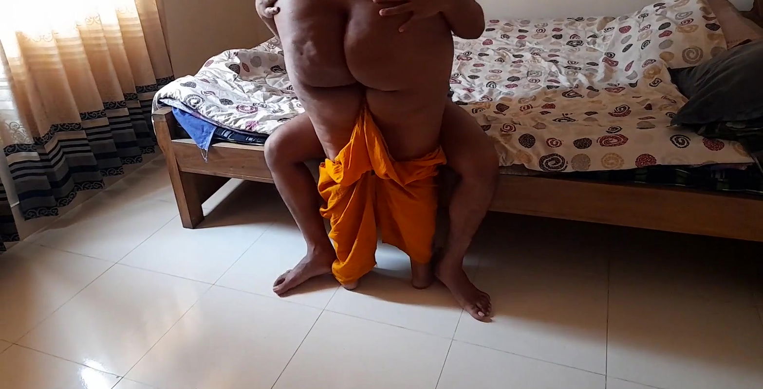 Hot Priya Aunty kam wali ke sath kya Kand – Priya aunty fucked a guy while he was masturbating (Indian sex)