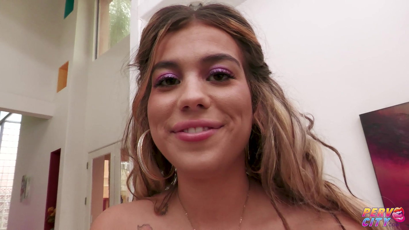 Lilith Grace – Horny Lilith Grace Moans Softly While Receiving An Anal Fucking