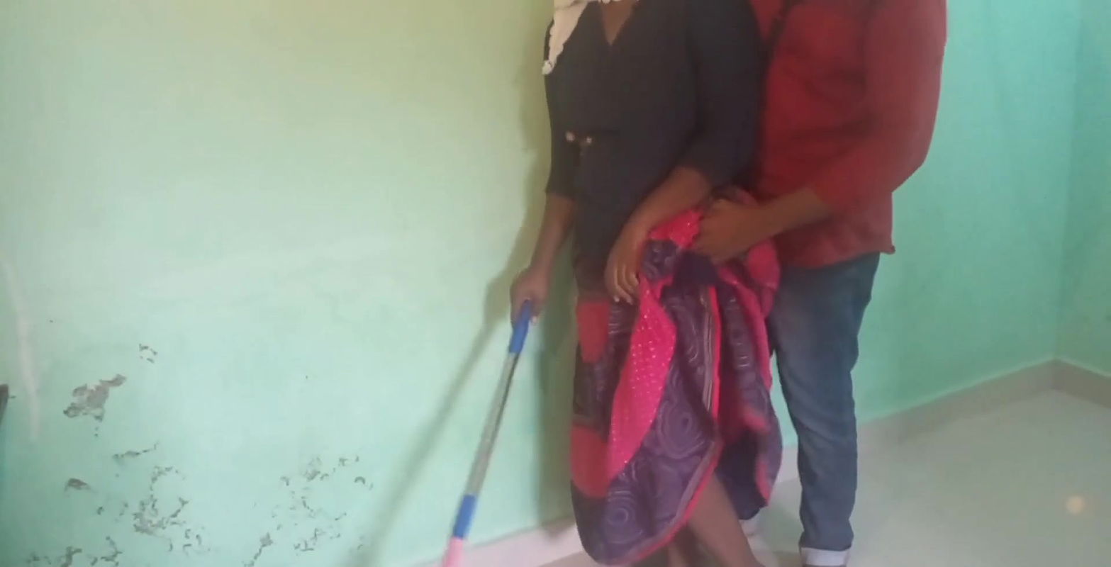 Indian beauty queen sex while cleaning