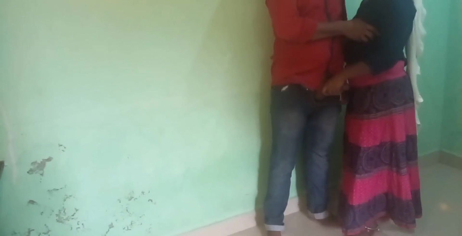 Indian beauty queen sex while cleaning