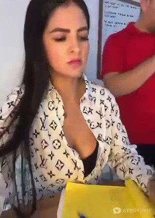 Carolina_novoa 19 boss touches her pussy