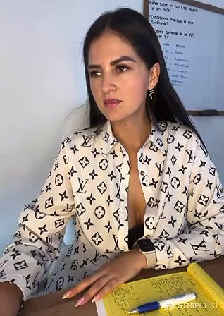 Carolina_novoa 19 boss touches her pussy