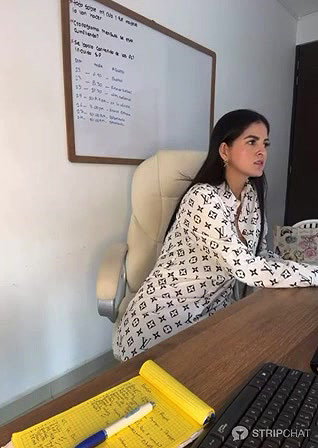 Carolina_novoa 19 boss touches her pussy