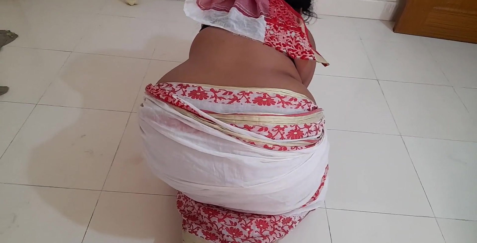 Indian Desi Priya Aunty Ko Jabardasti choda (Priya Aunty Big Ass Huge cumshot while cleaning house)