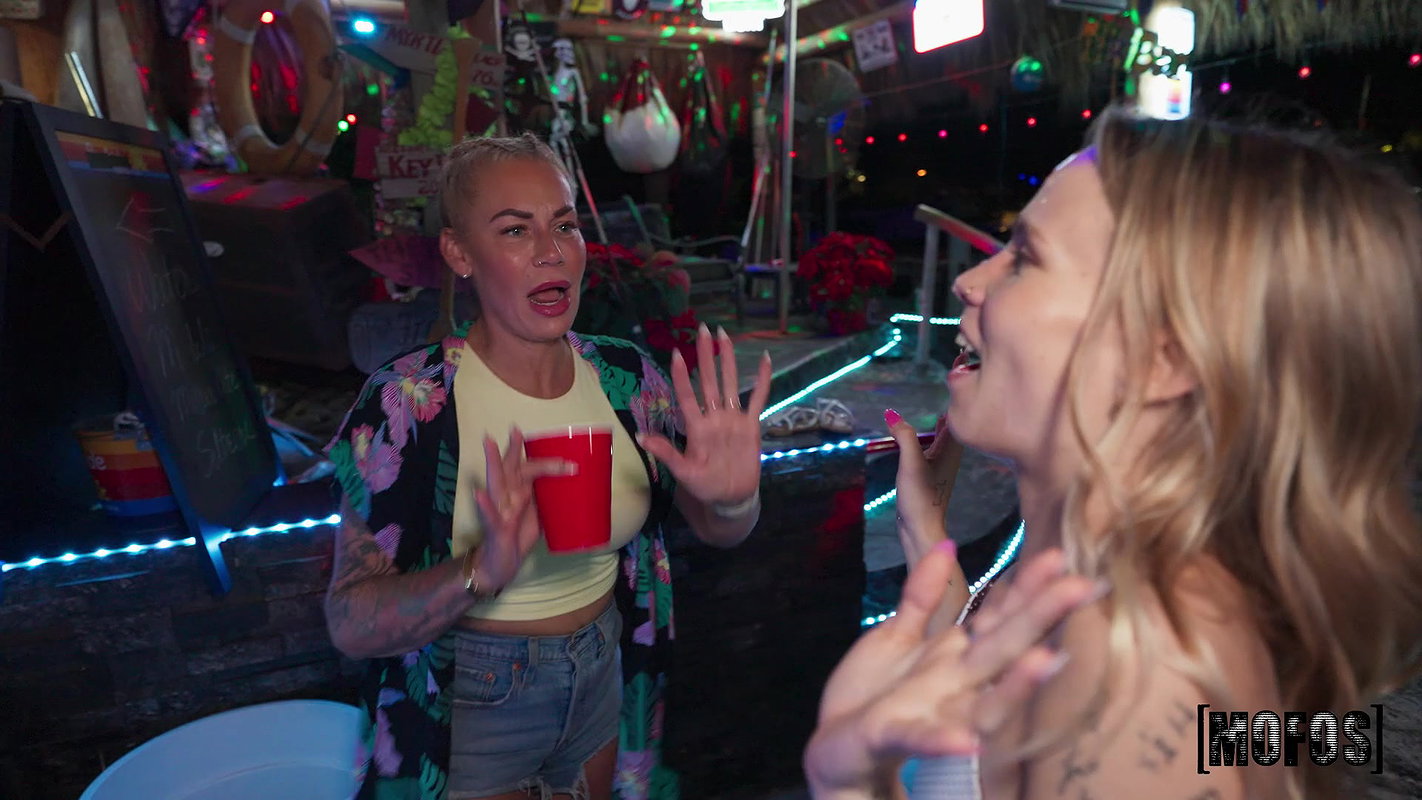 Erica Candfield – Bikini Bar Fun