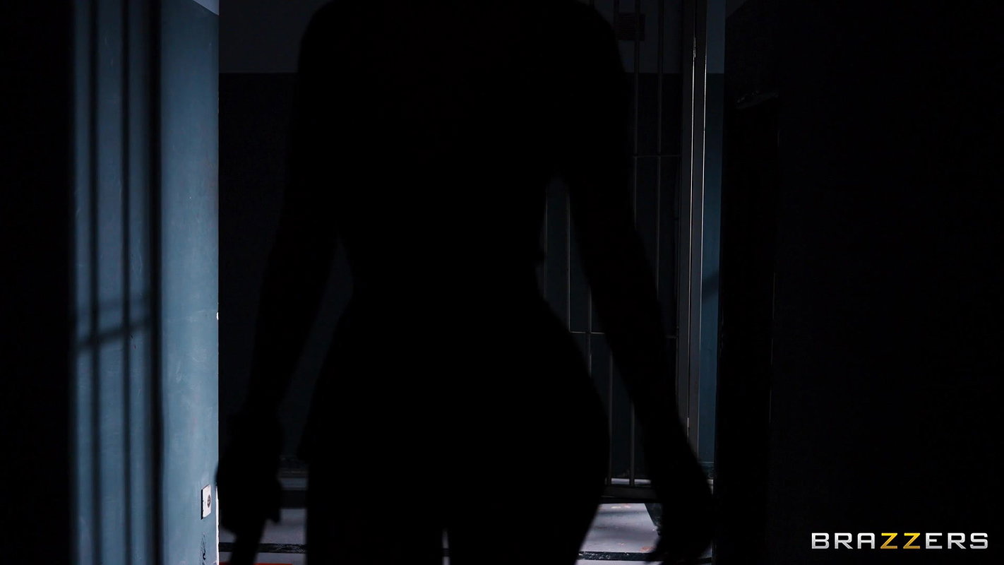 Gatita Veve – Serving Hard Time