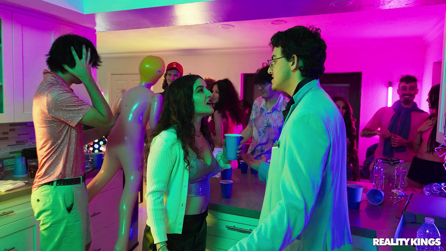 Nikki Nicole & Jasmine Banks – Cum Hard or Go Home