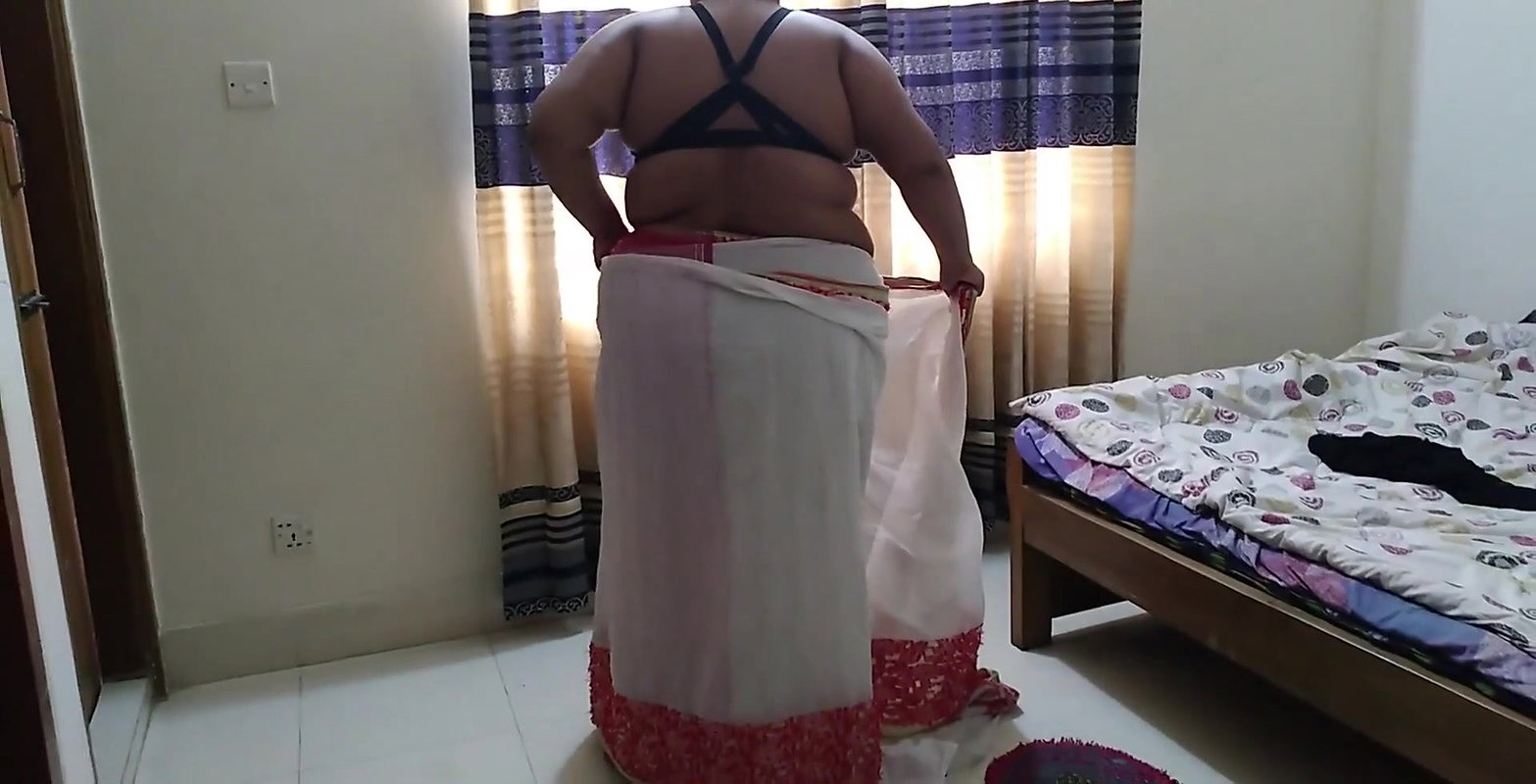 Indian hot aunty was wearing saree in room when neighbor boy saw her & fucked – Desi Sex (Hindi Audio)