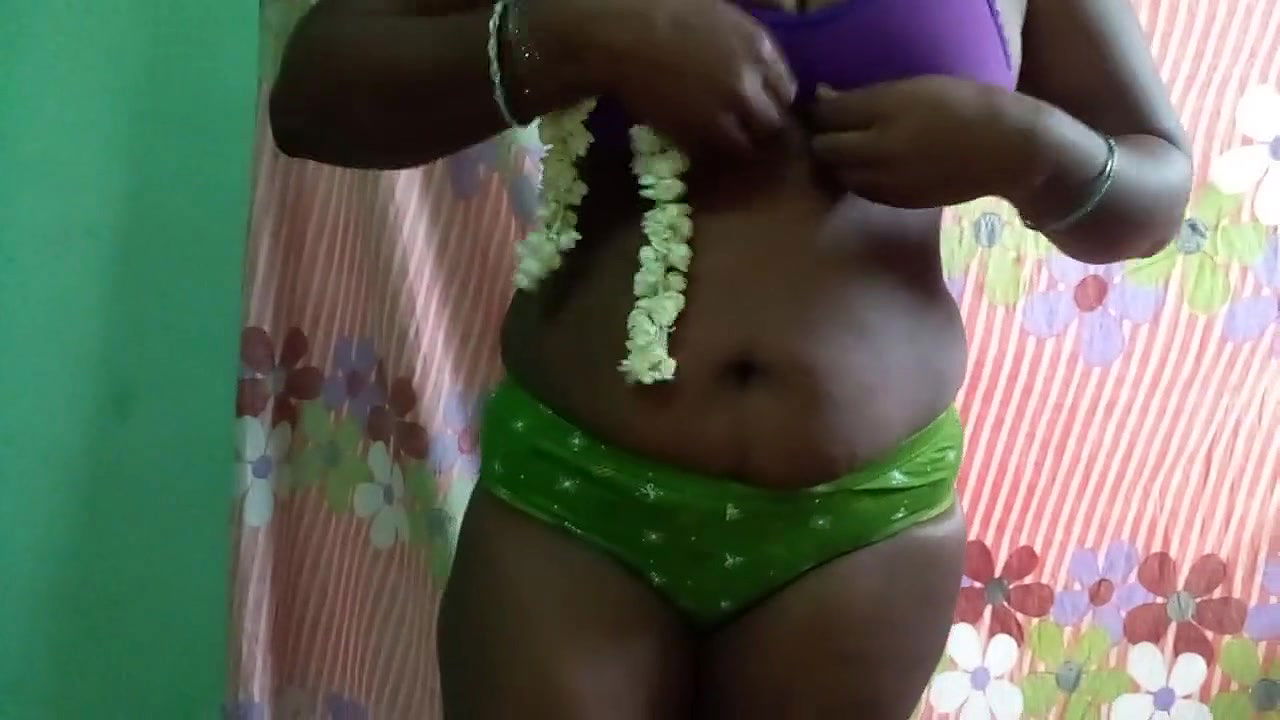 Indian hot girl removing saree