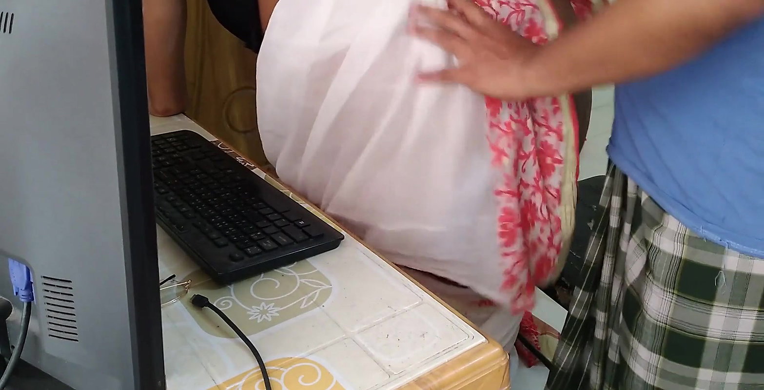 Indian office sex – Desi Female boss works on computer while employee comes and Quick Fuck (Hindi Sex)