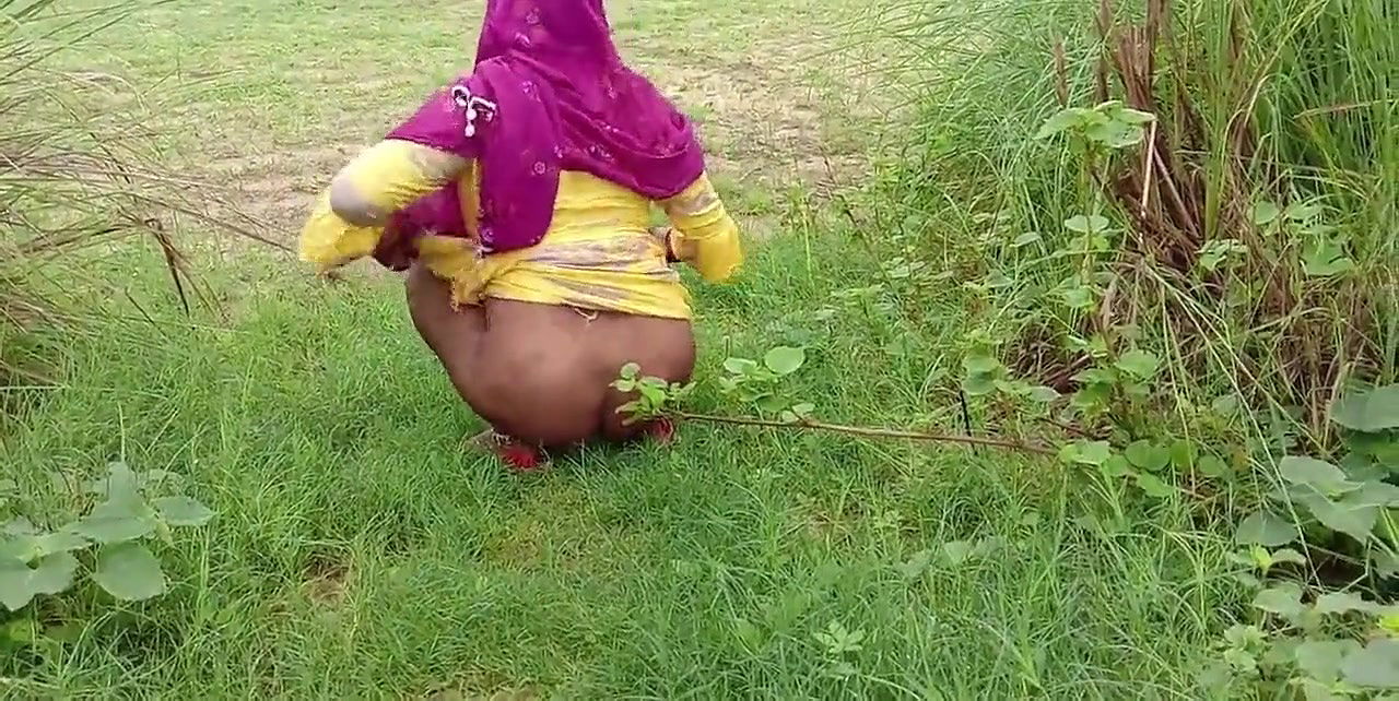 Indian Sex Outdoor Fuck Step Sister Without Condom Khet Chudai Big Black Cock Big Natural Boobs Hindi Porn