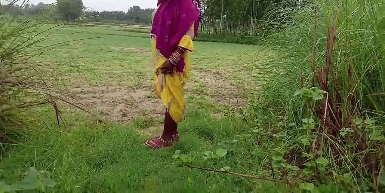 Indian Sex Outdoor Fuck Step Sister Without Condom Khet Chudai Big Black Cock Big Natural Boobs Hindi Porn