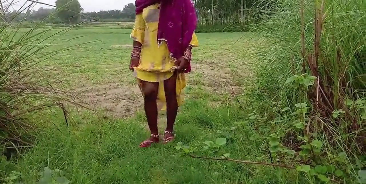 Indian Sex Outdoor Fuck Step Sister Without Condom Khet Chudai Big Black Cock Big Natural Boobs Hindi Porn