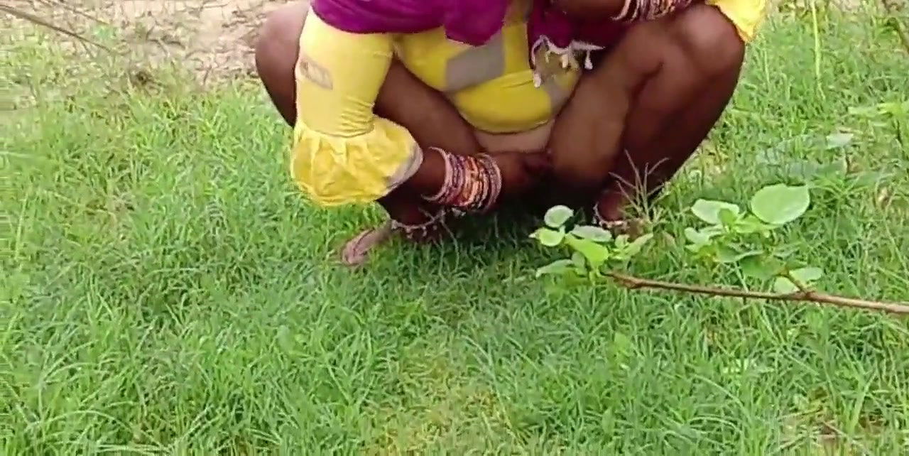 Indian Sex Outdoor Fuck Step Sister Without Condom Khet Chudai Big Black Cock Big Natural Boobs Hindi Porn