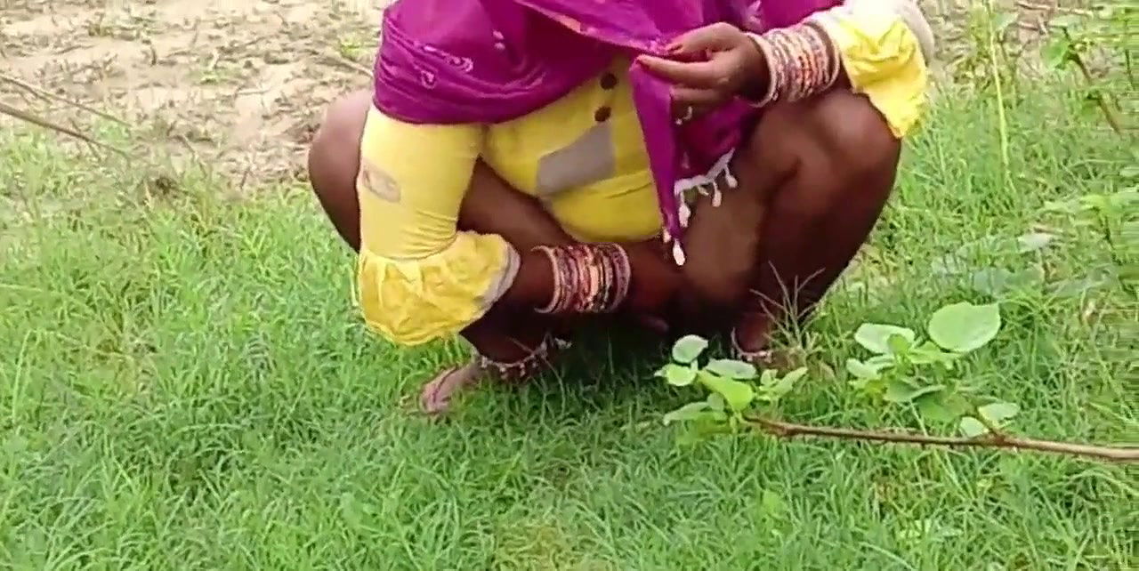 Indian Sex Outdoor Fuck Step Sister Without Condom Khet Chudai Big Black Cock Big Natural Boobs Hindi Porn
