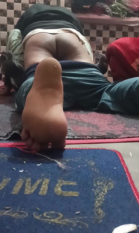 Indian sexy girl Riya seduced stepbrother by watching adult film with him