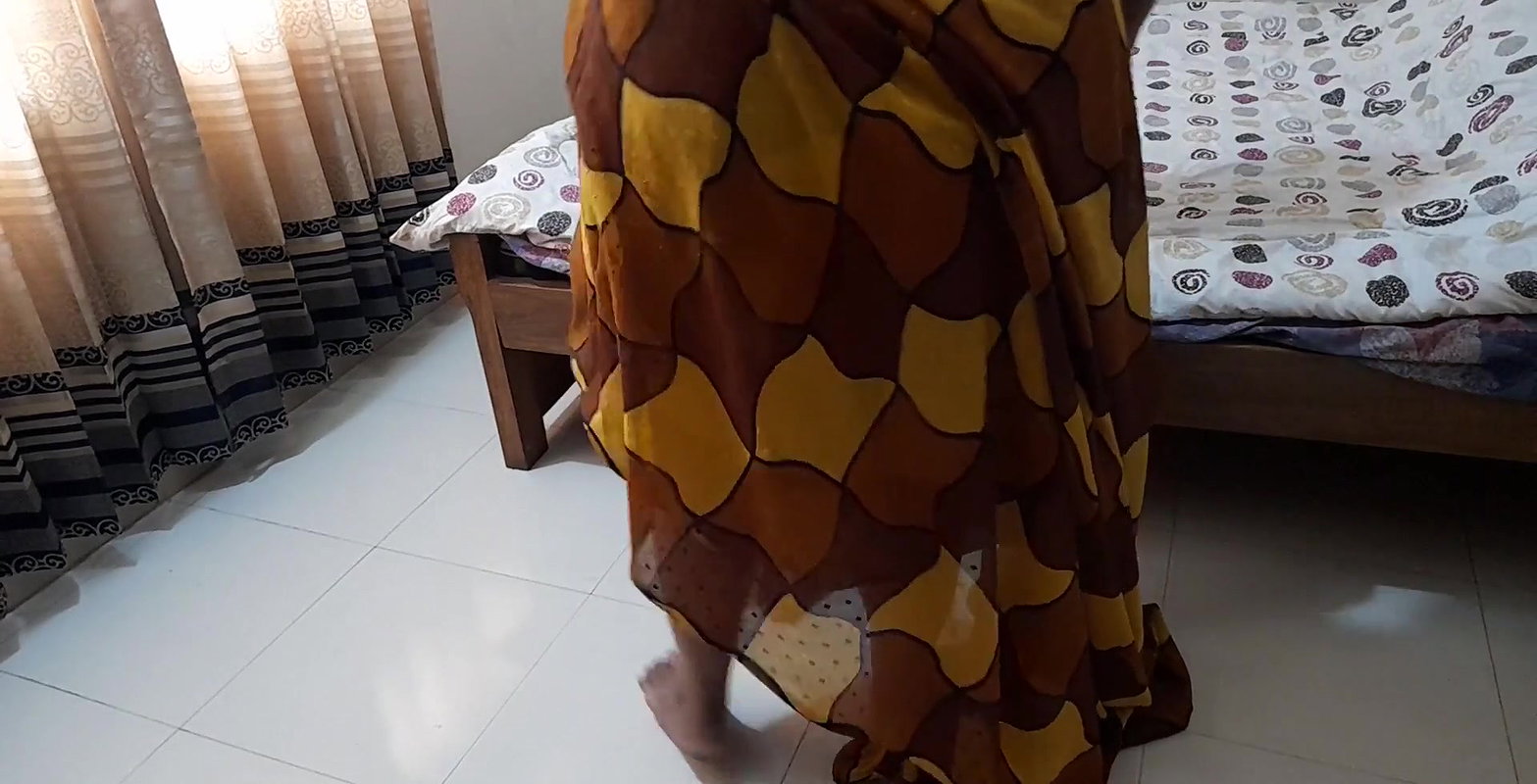 Indian Sexy Saas Hot ho jati hai aur damad ko chodta hai – Mother-in-law climbed on son-in-law’s cock & Riding (hindi).