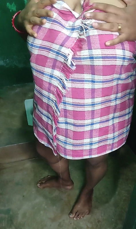 Indian Sruti bhabi in bathroom for taking hot bath