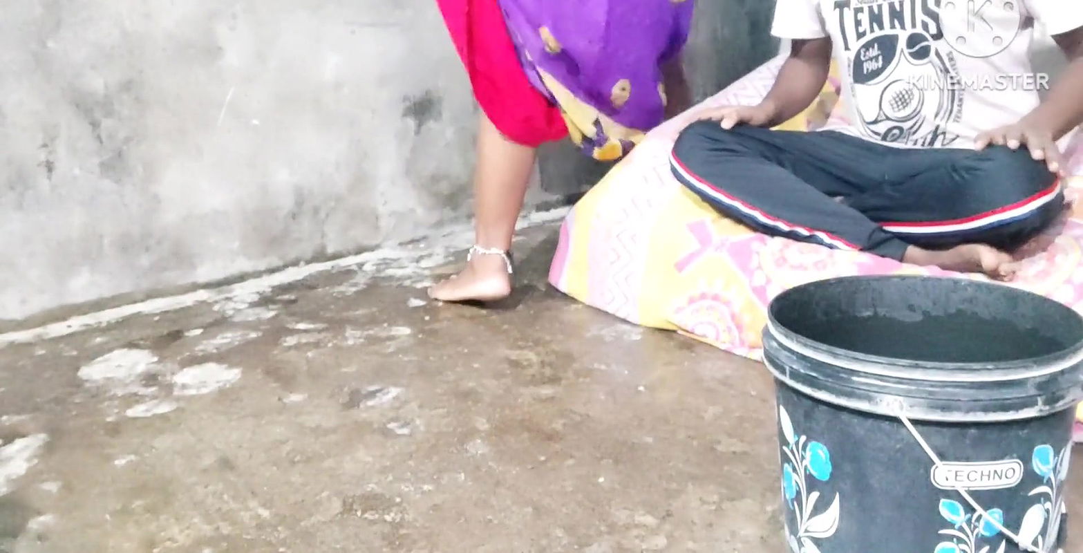 Kamwali Bai ko chod dia with Hindi audio.