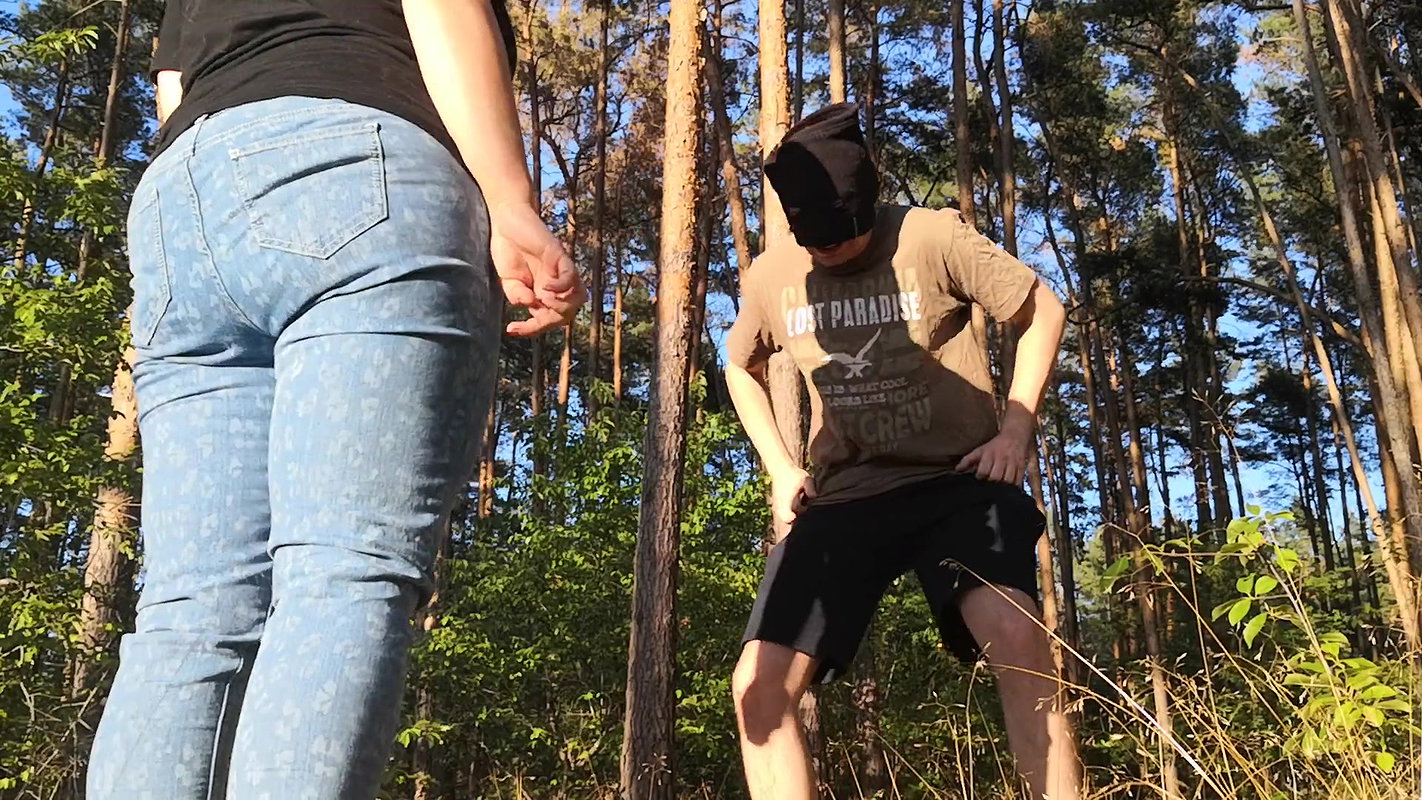 BallbustingExtremeAmateur Ballbusting in the Forest