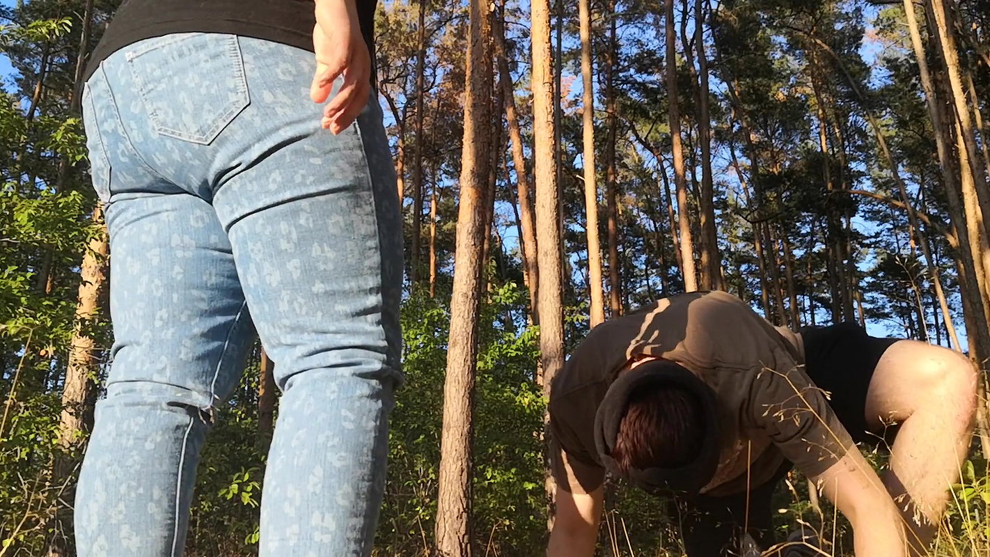 BallbustingExtremeAmateur Ballbusting in the Forest