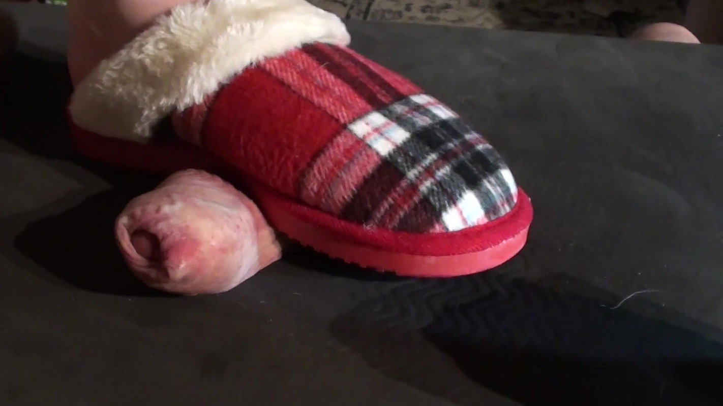 BBW RED SLIPPERS COCK CRUSH PT1