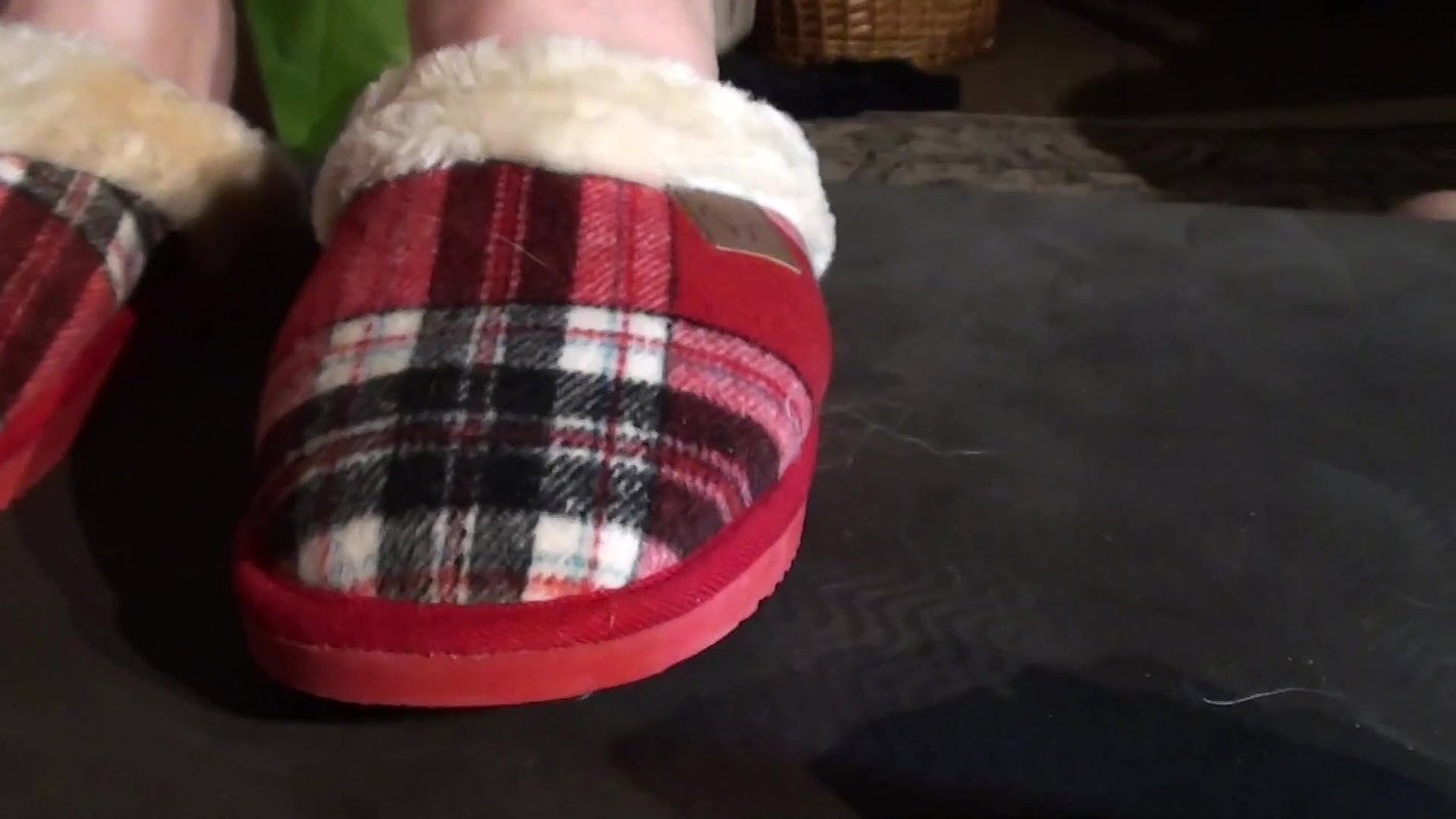 BBW RED SLIPPERS COCK CRUSH PT1