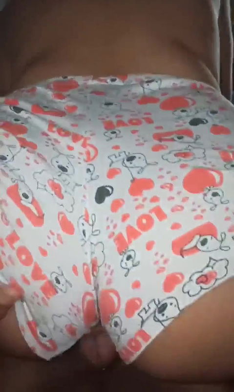 my friend invited me to watch netflix and i ended up fucking her