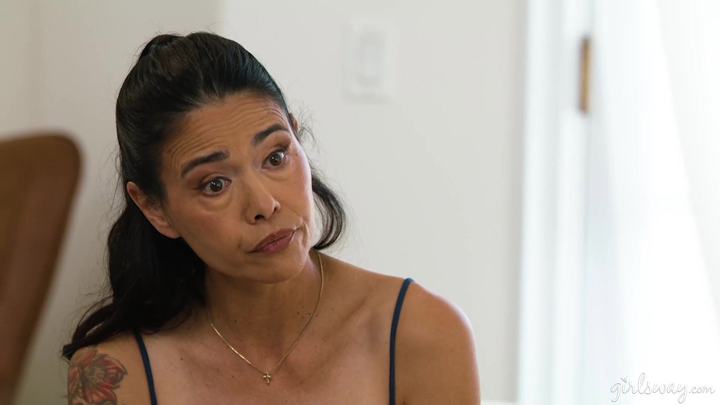 Dana Vespoli, Hazel Moore, Coco Lovelock & Emma Rosie – Three Sitters, One Slot