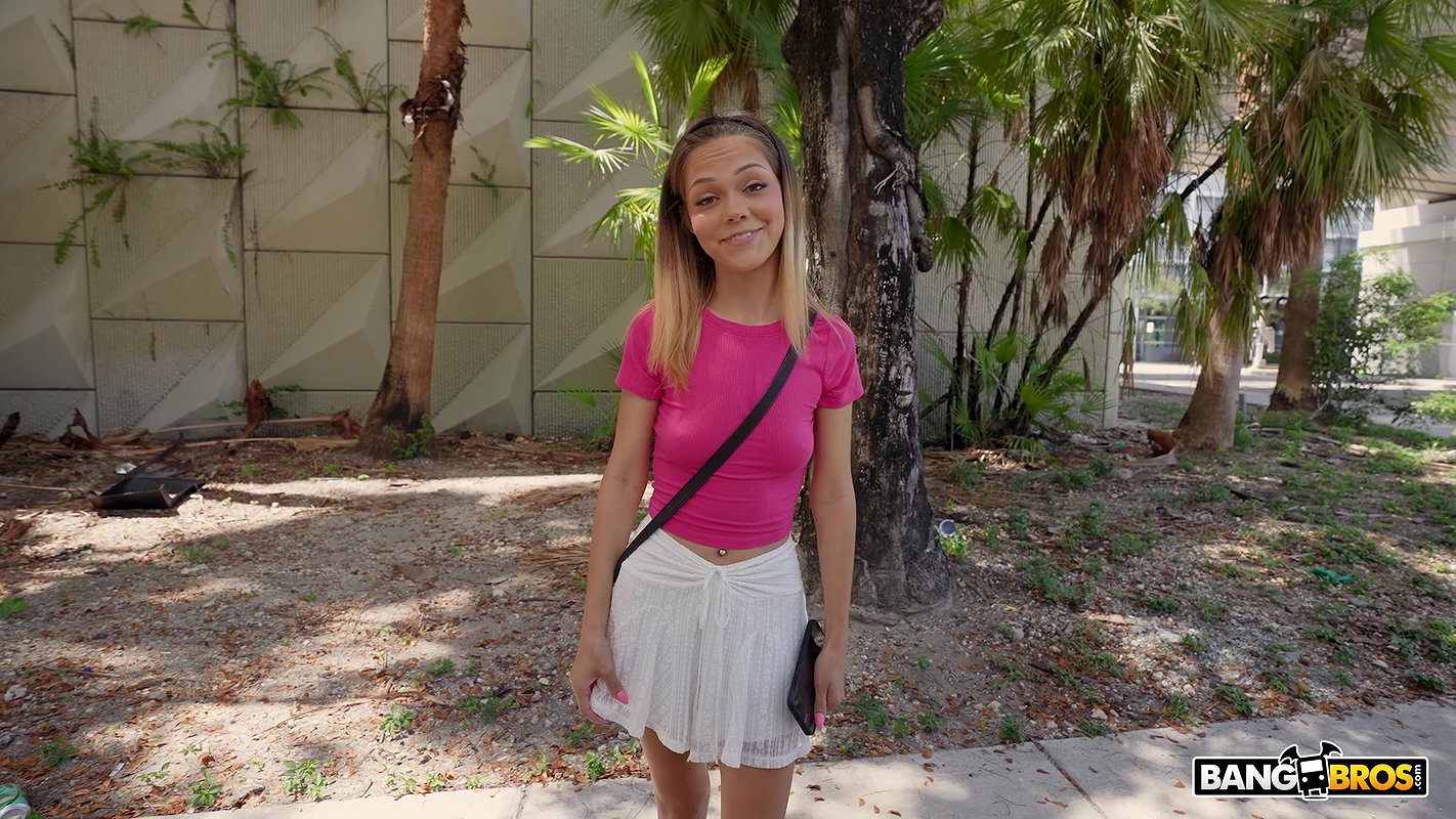 Melia Avelin – Baddie on Vacation Gets Fucked on The Bus