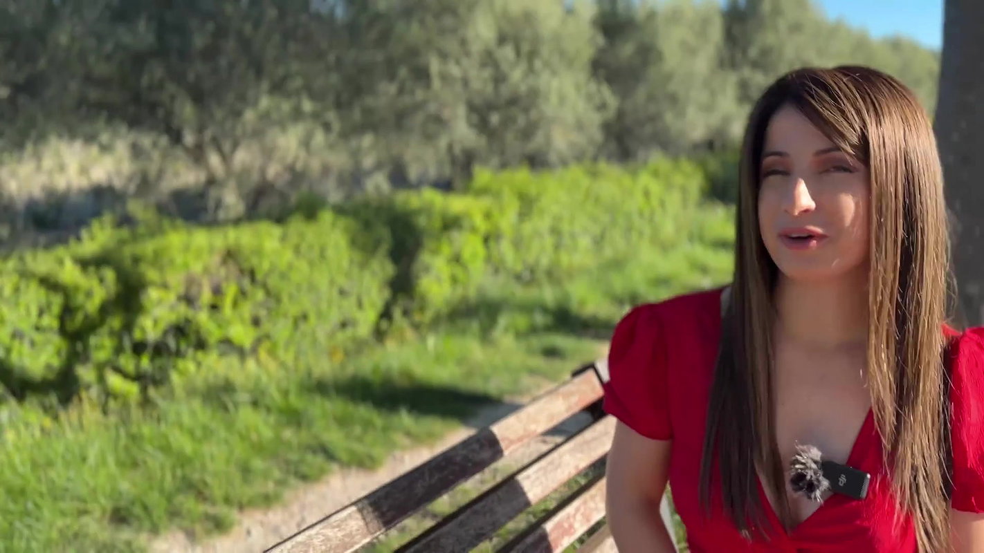 Paola – Paola, 25 years old, human resources manager in Lyon!