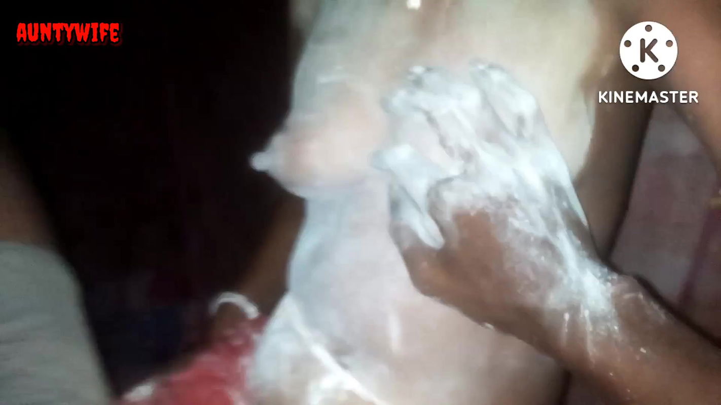 Odl bhabhi ka boobs very nice auntywife