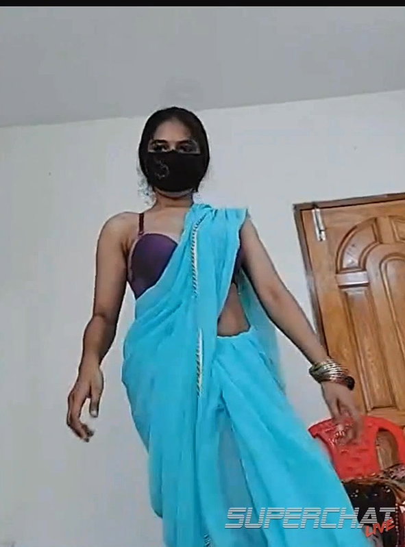Suvosri 34 spreading pussy hole