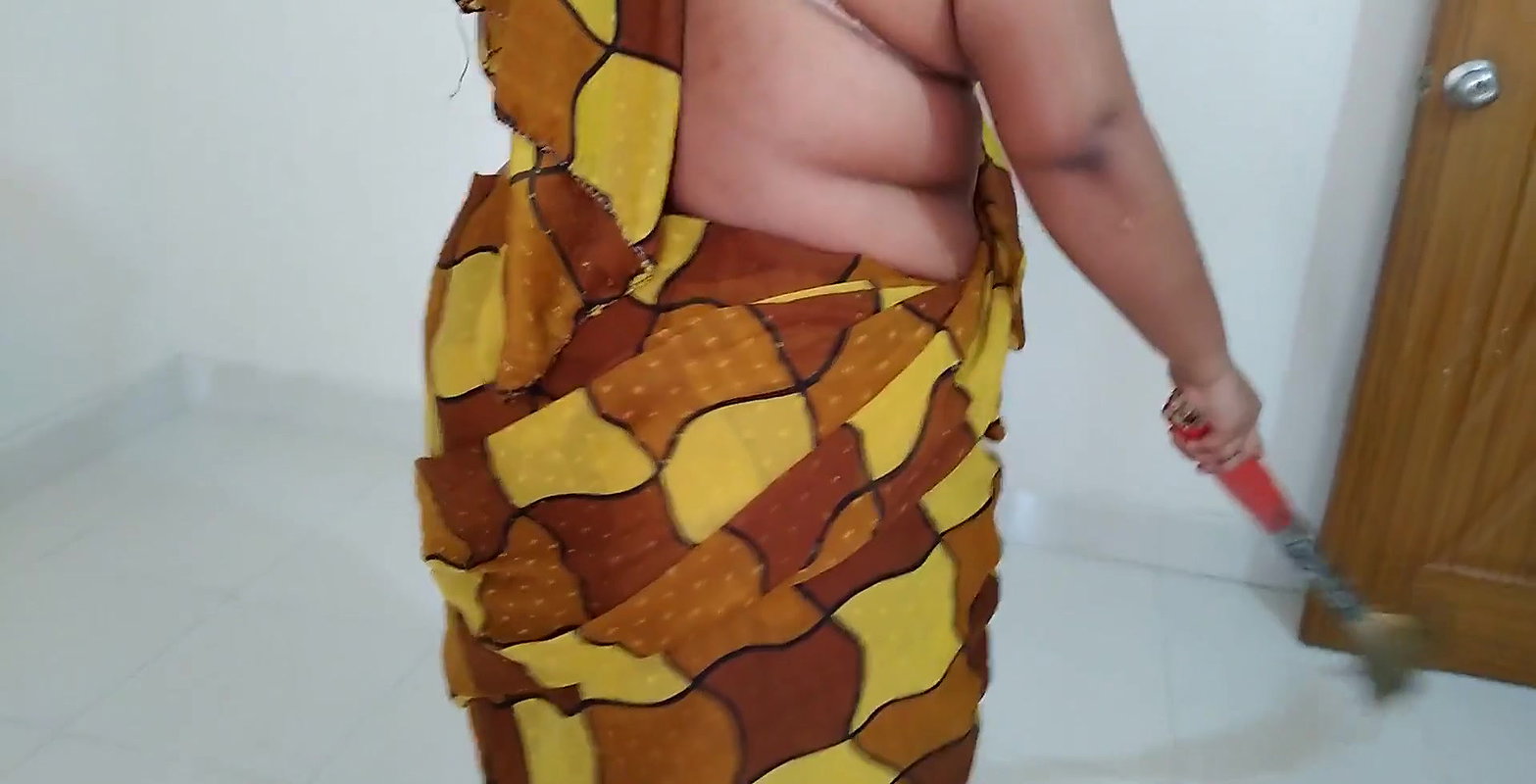 Pados ki Bhabhi ki jabardasti mast chudai Bhabhi ne devar ka Pani nikal diya – Devar fucked Bhabhi while cleaning house