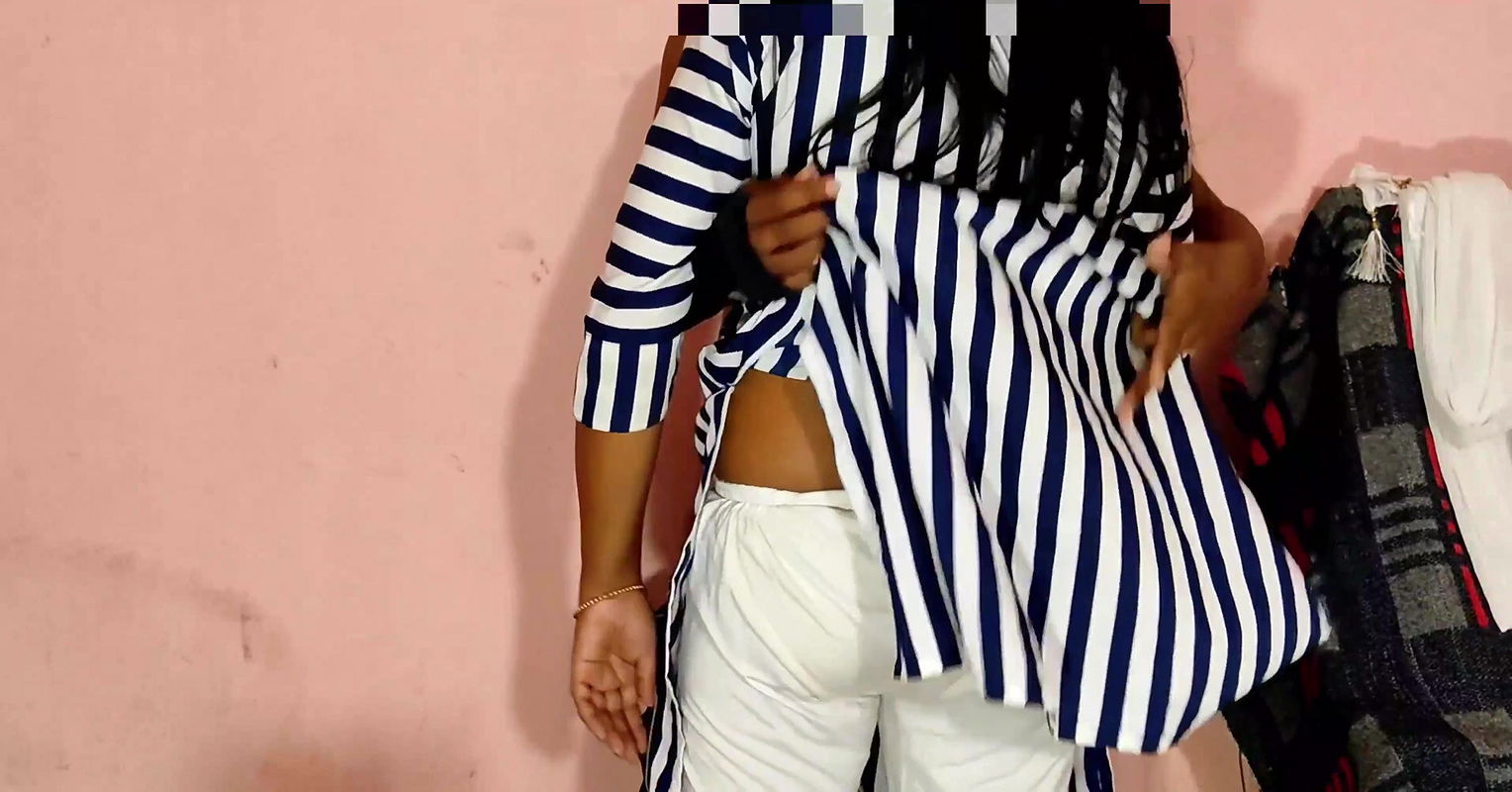 Pados Wali bhabhi Ne Help K Liya Bulakar Apni Choot Di