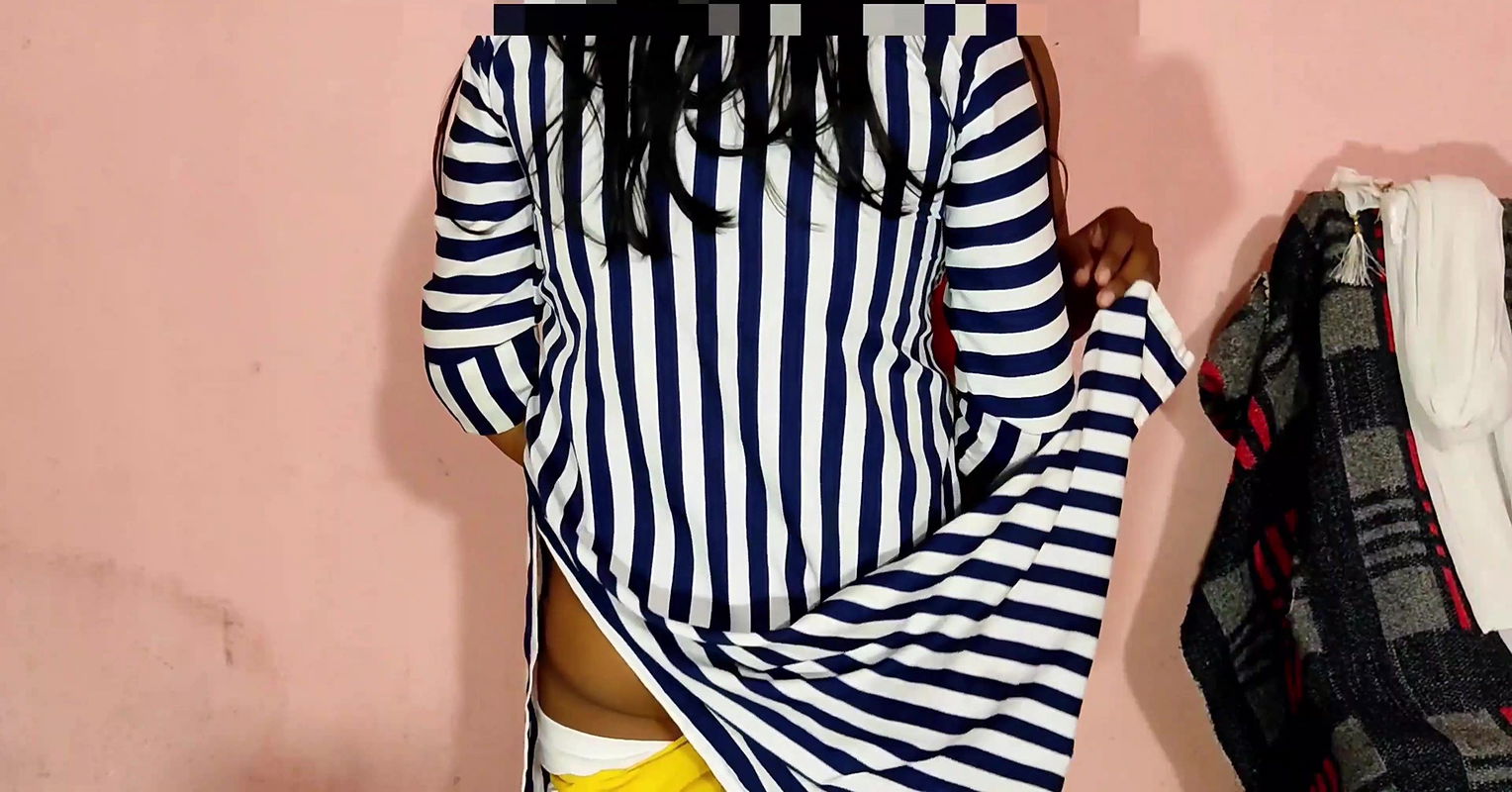 Pados Wali bhabhi Ne Help K Liya Bulakar Apni Choot Di