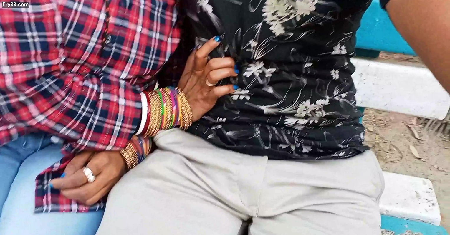 Park Me Ladki Ko Pata-kar OYO Room Par Pela.