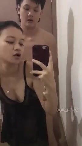 habis di sepong pacar lanjut ngewe di depan kaca Area Bokep