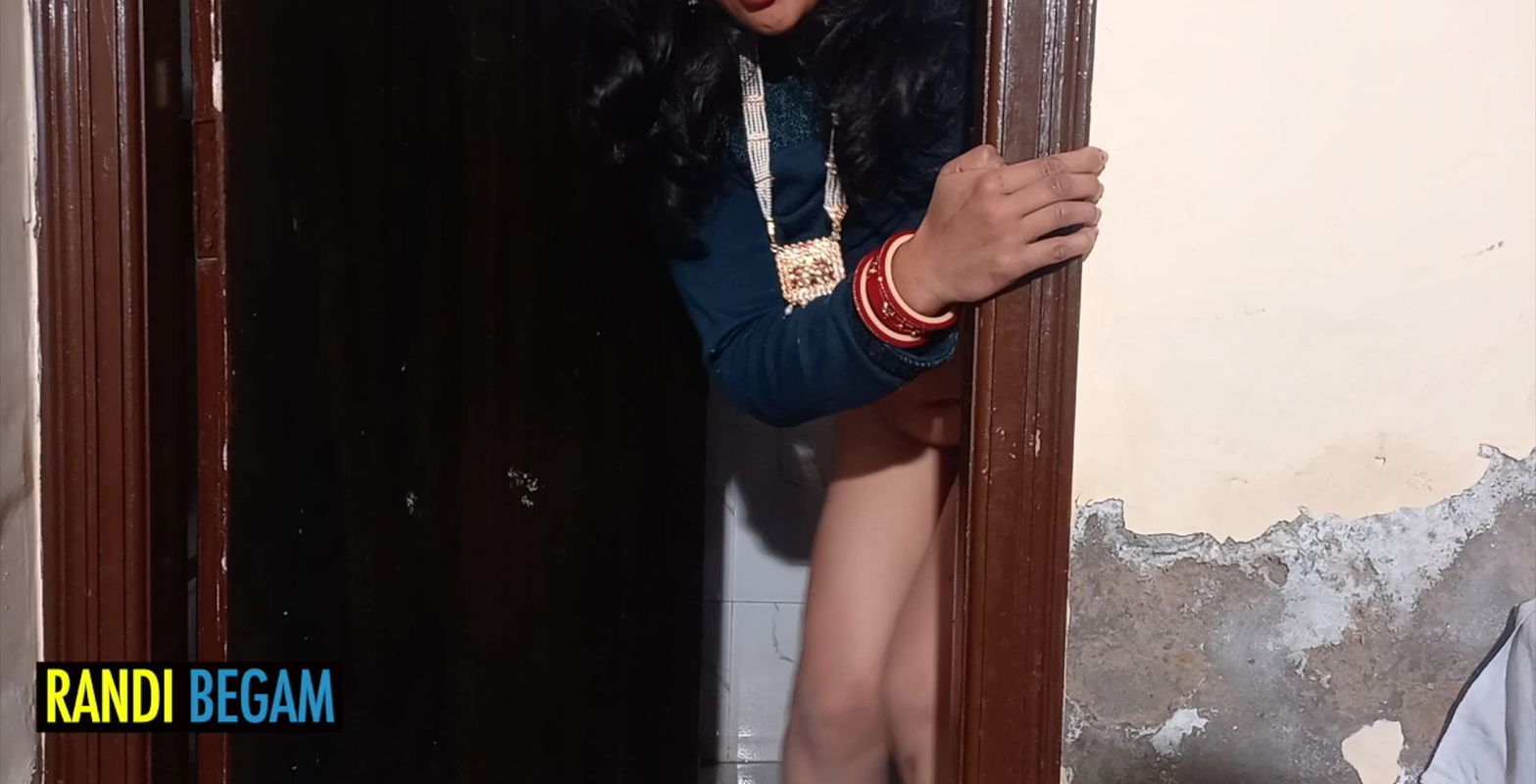 Randi begam ne chori chori devar se gaand marwaayi, pati ne chup kar banaayi video