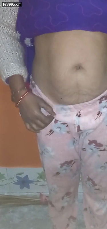 Sandhya bhabhi showing her cute pussy