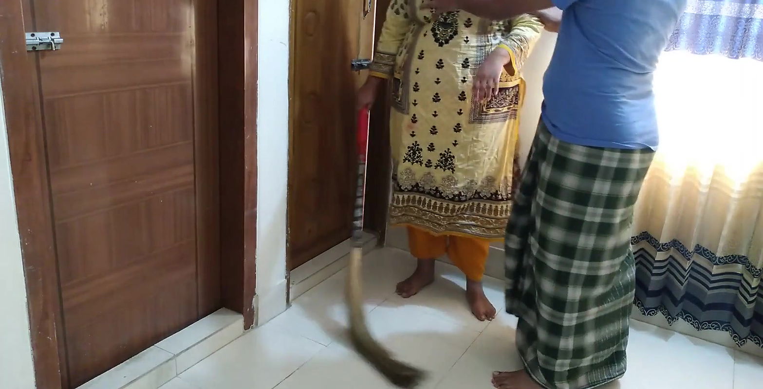 Sasur ji fucked Desi newly married Bahu when she was sweeping – Indian Jabardasti Anal Chudai (Huge Ass Fuck & cum out)