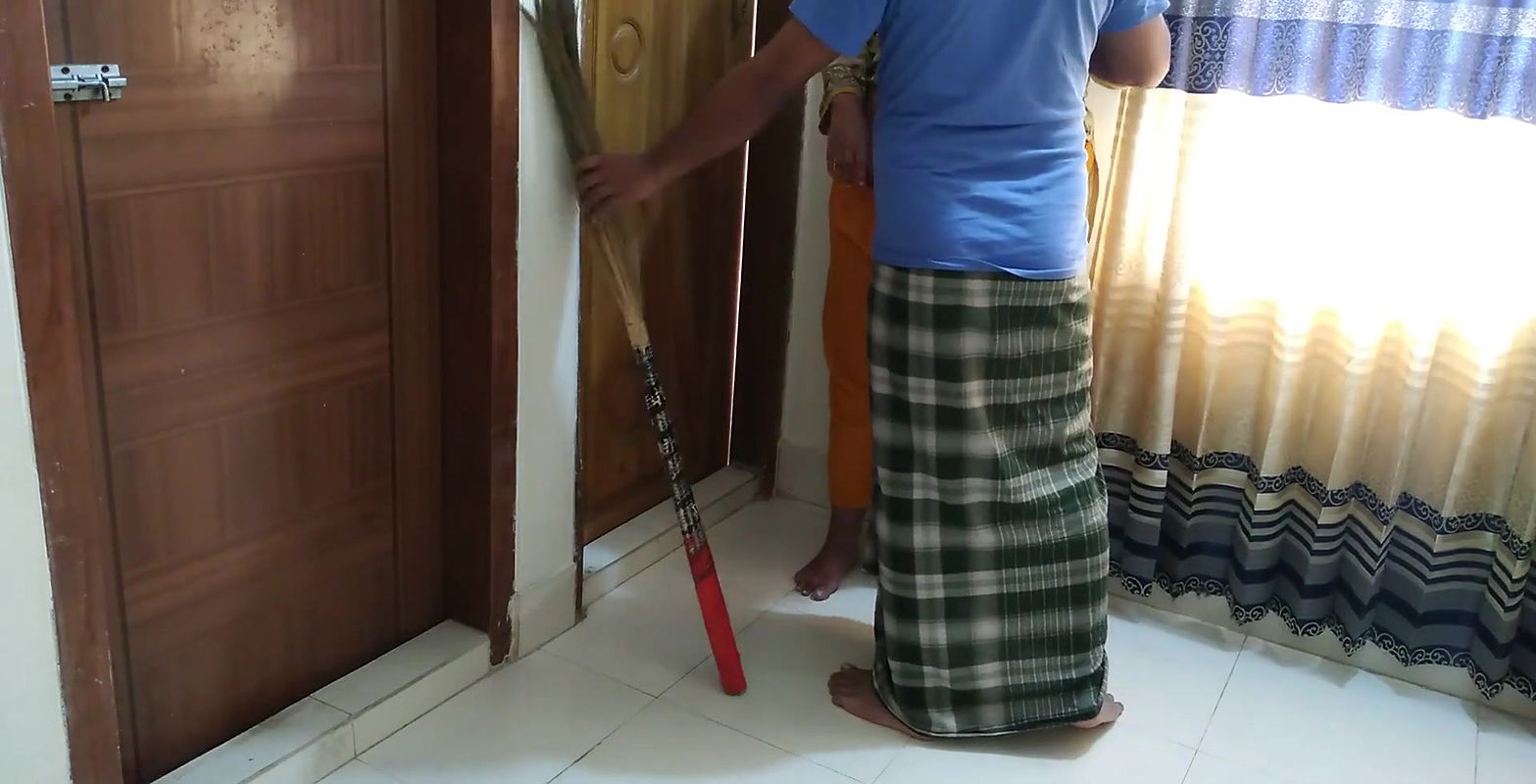 Sasur ji fucked Desi newly married Bahu when she was sweeping – Indian Jabardasti Anal Chudai (Huge Ass Fuck & cum out)