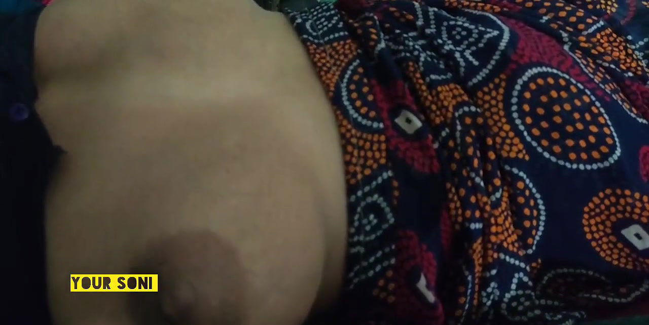 Sasur ji ne apni soi huee bahu ki boobs or chut ka video banaya or phir thokai ki.